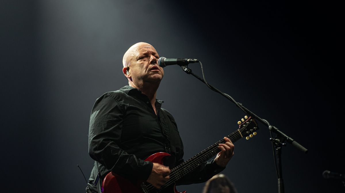 RECENZE: Pixies vzali na exkurzi do silné rockové doby